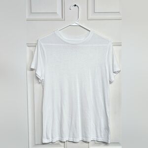 BNWOT Women's Size Medium A New Day White Crew Neck Tee Shirt!